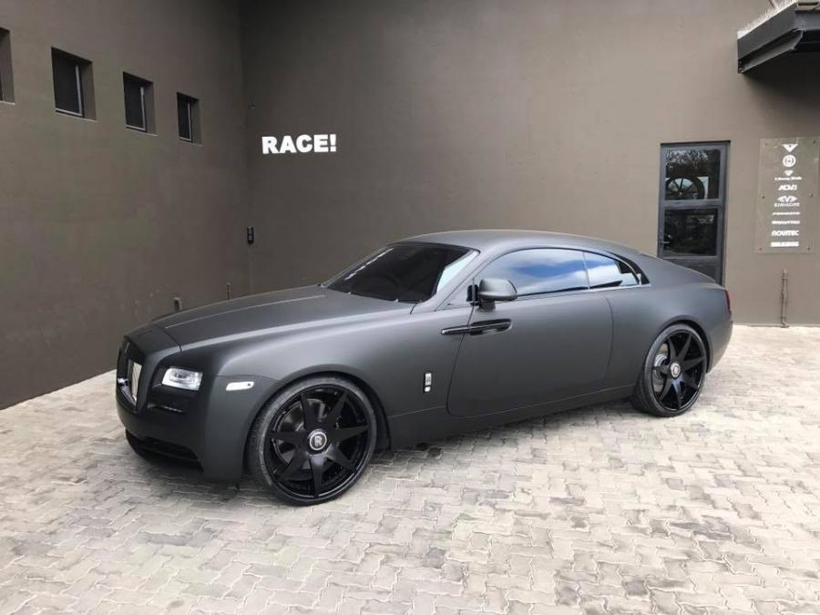  Rolls-Royce Wraith Matte Black by RACE! 2017 года  (фото 10 из 13)